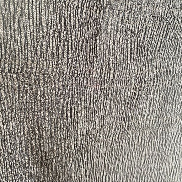 Ellen Tracy Women’s Mini Crinkle Gold Sweetheart Neck Sleeveless Sheath Dress 6 - Picture 2 of 4